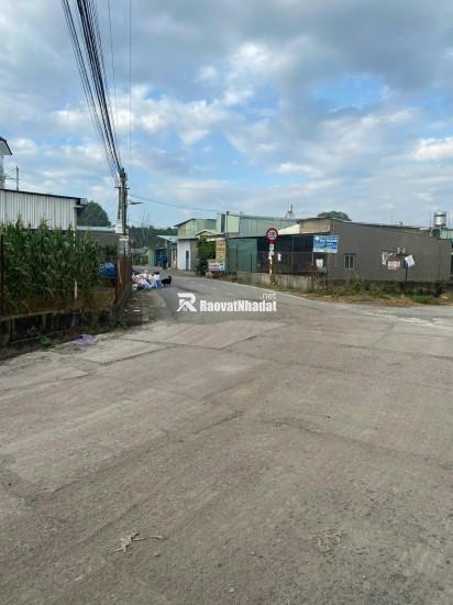 Bán đất 1000 m²  tặng nhà 600 triệu tại xã Bình Minh gần ngay QL1A giá chỉ  hơn 2 tỷ